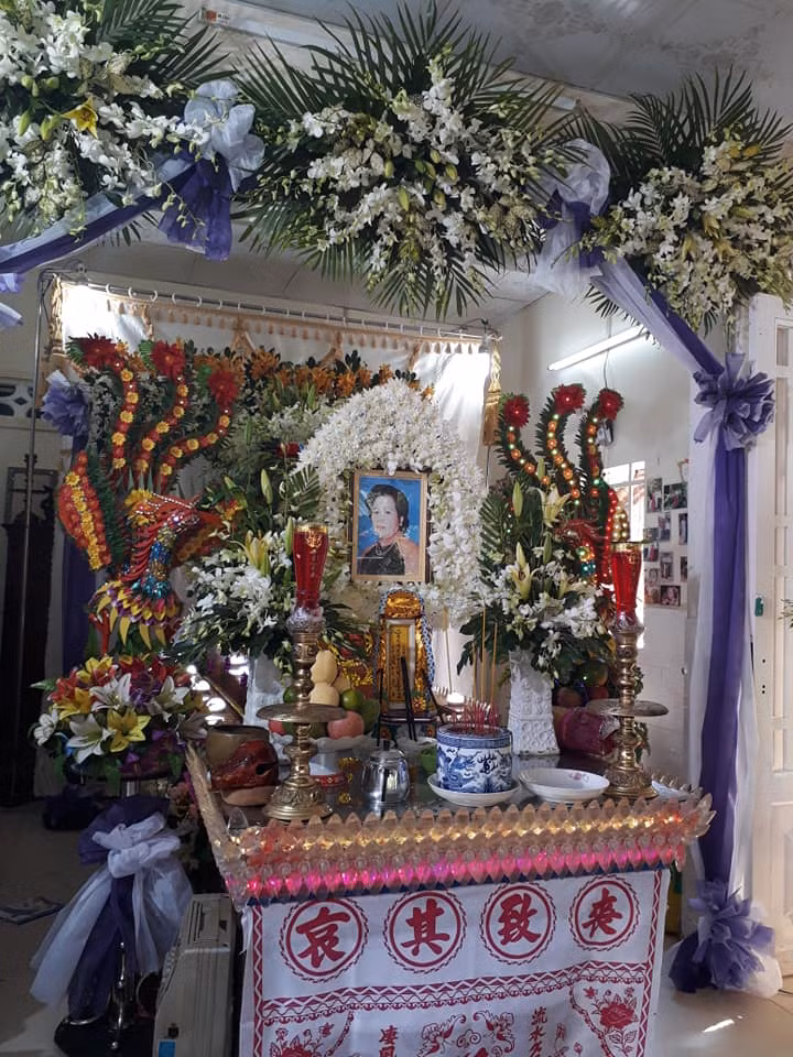 Mặc dù cô Kim Dung đã ra đi nhưng những hình ảnh của một bà Tư hài hước, duyên dáng trên sân khấu lẫn ngoài đời vẫn sống mãi trong lòng những người yêu mến cô.