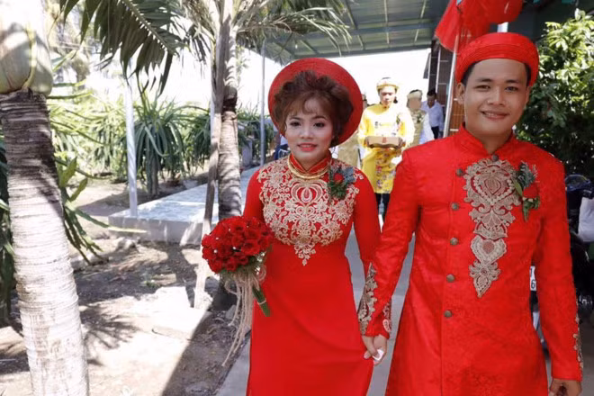 Sau chương trình, hot boy bán trà sữa ở Long An tiếp tục trở về với công việc và cưới vợ.