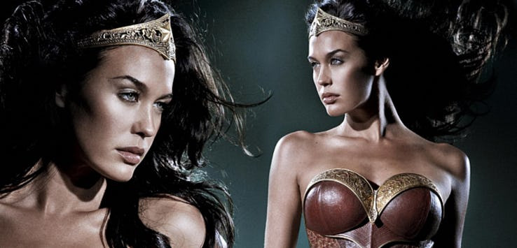 Megan Gale đã từng ký hợp đồng đóng vai Wonder Woman. Thậm chí cô đã có một buổi chụp hình với bộ đồ diễn. Nhưng cuối cùng, bộ phim đã bị hủy bỏ.