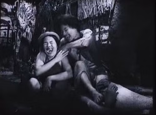 Trong bộ phim được sản xuất năm 1982 này, NSƯT Bùi Cường vào vai Chí Phèo - một tên lưu manh chuyên được Bá Kiến sai đi đâm chém với vô vàn những nhát dao trên khuôn mặt “không ra mặt người”. Gặp Thị Nở trong một cơn say và cũng là cơn tỉnh của cuộc đời, để từ đó, hắn muốn làm lại một con người lương thiện.