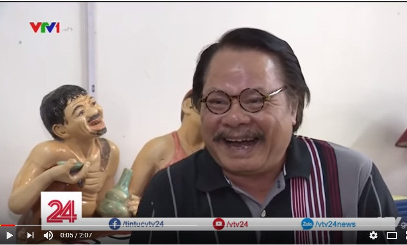 Chí Phèo đáp lại bằng tiếng cười nghẹn ở cổ họng, giống như con chó bị hóc xương. Ảnh cắt clip VTV24.