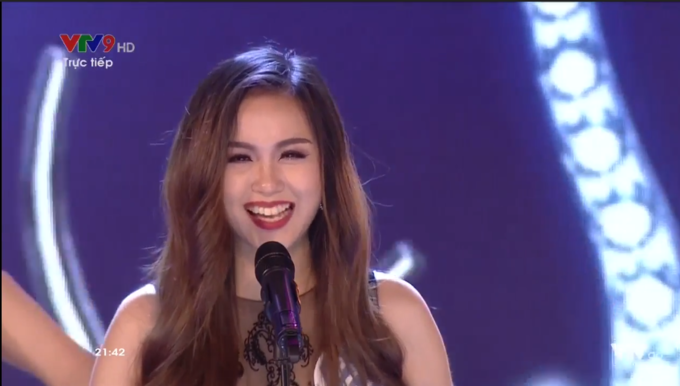 Top 5 của cuộc thi Hoa hậu Đại dương Việt Nam 2017 - Võ Thị Ngọc Lụa cũng từng khiến khán giả phải bật cười trước màn trả lời ứng xử quá đỗi hồn nhiên của mình. Khi Hoa hậu Ngô Phương Lan đặt câu hỏi: “Nếu em là chủ nhân của chiếc vương miện Hoa hậu Đại dương 2017 thì em sẽ làm gì để truyền tải thông điệp về môi trường biển?”.