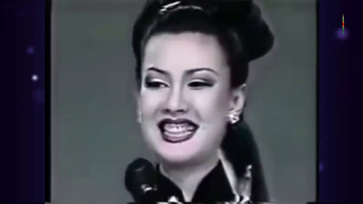 Màn ứng xử vô cùng hài hước của thí sinh Vũ Thúy Vy tại cuộc thi Hoa hậu Việt Nam lần thứ nhất diễn ra vào năm 1999 gây sốt trở lại thời gian gần đây.