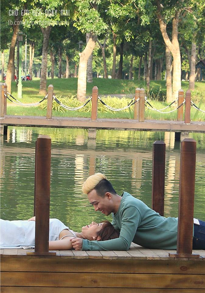 An Nguy tiết lộ để có được cảnh ưng ý, cô phải hôn Trấn Thành đến 18 lần. Trong khi đó, ông xã Hari Won thì tâm sự khi hôn An Nguy anh rất mắc cười. Ảnh: Facebook "Chờ em đến ngày mai".