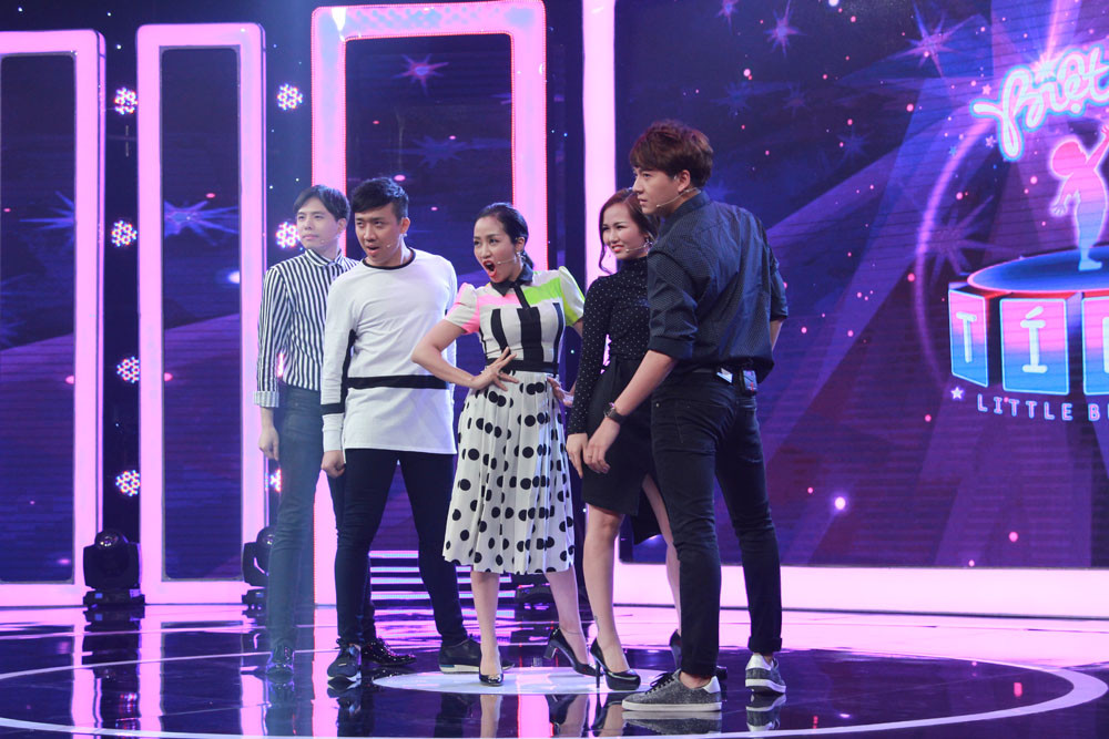 Gương mặt điển trai, nụ cười răng khểnh duyên dáng cùng phong thái tự tin, hài hước là những điểm cộng giúp Ngô Kiến Huy nhận được nhiều sự bình chọn của khán giả với vai trò là một người dẫn chương trình giải trí.