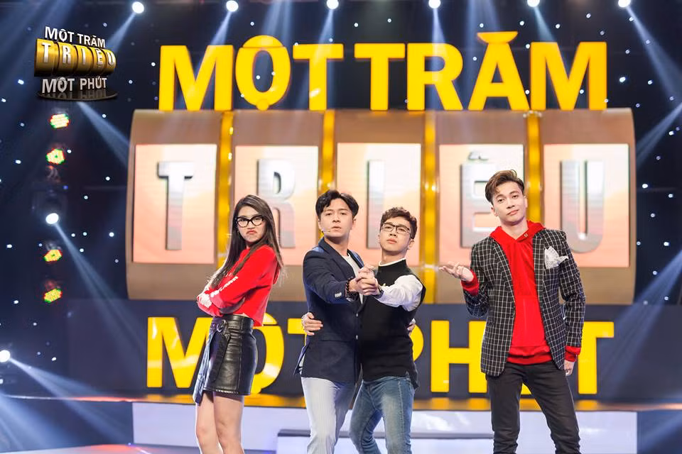 Vốn có bản lĩnh của một ca sĩ trên sân khấu, cộng với việc không ngừng học hỏi và rút kinh nghiệm, Ngô Kiến Huy ngày càng trở nên chuyên nghiệp hơn.