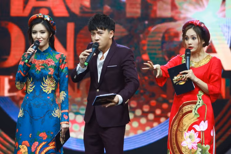 Chia sẻ về giải Người dẫn chương trình ấn tượng, ca sĩ Ngô Kiến Huy cho biết giải thưởng này càng củng cố hơn sự lựa chọn con đường nghệ sĩ đa năng của Ngô Kiến Huy, và thực sự là một giải thưởng uy tín của đài truyền hình quốc gia mà bất kỳ một nghệ sĩ nào cũng mơ ước chạm đến. Ảnh: BTC.