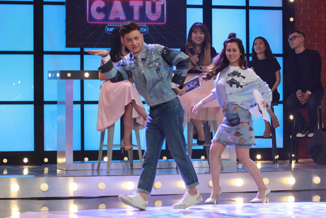 "Chàng Bắp" "làm nóng" bầu không khí bằng lối dẫn dắt hài hước.