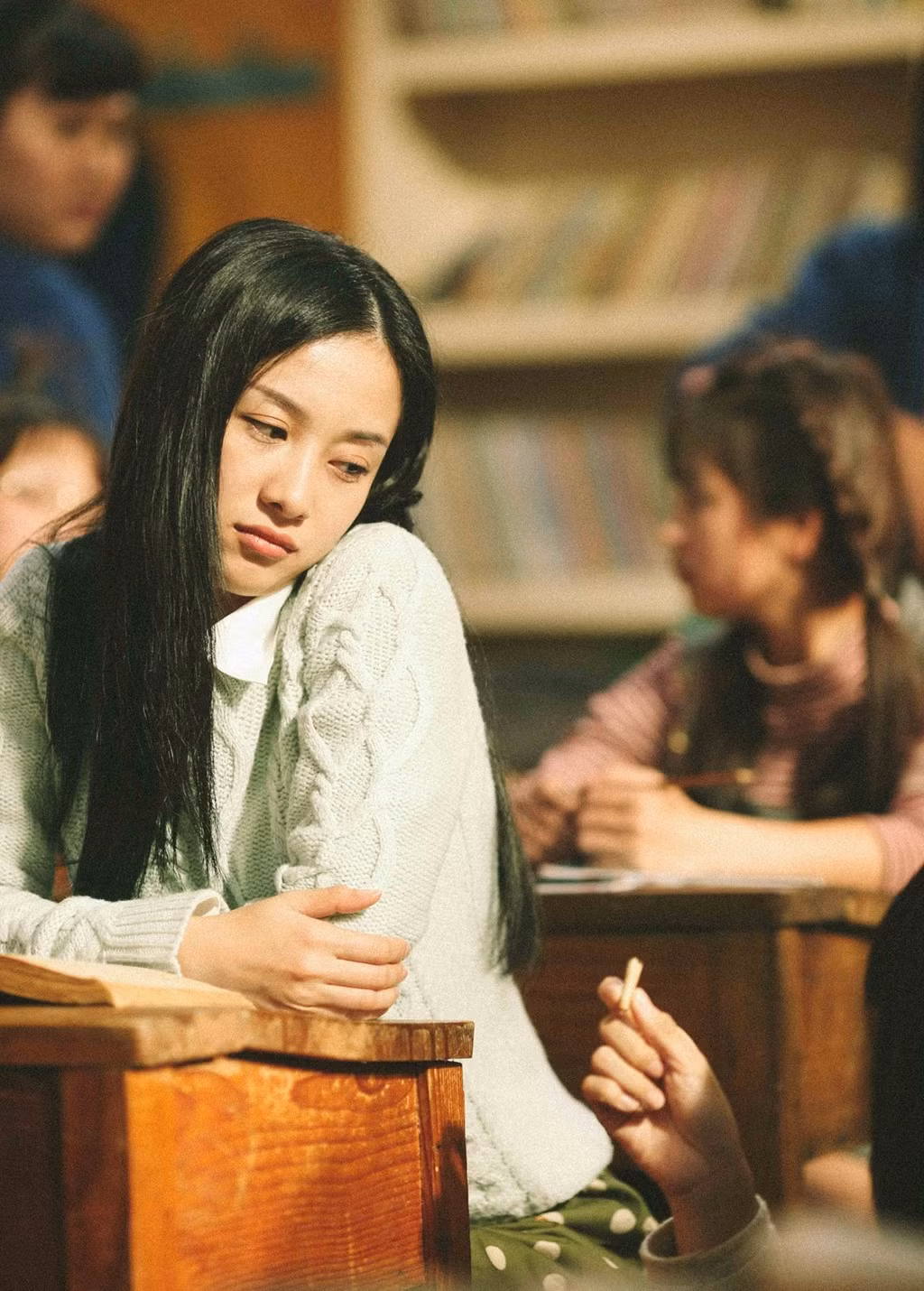 Vốn được yêu mến với hình ảnh trong sáng, thuần khiết, nữ diễn viên "Tháng năm rực rỡ" Jun Vũ dần lột xác thành cô gái sexy. Đặc biệt là sau khi công khai phẫu thuật nâng ngực, người đẹp rất chịu khó khoe những bức ảnh nóng bỏng "chết người".