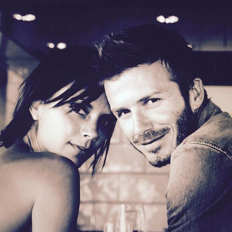  David - Victoria Beckham: Trước khi gặp nhau, David nhìn thấy Victoria trên ti vi và lập tức đã muốn yêu cô từ khoảnh khắc đó.