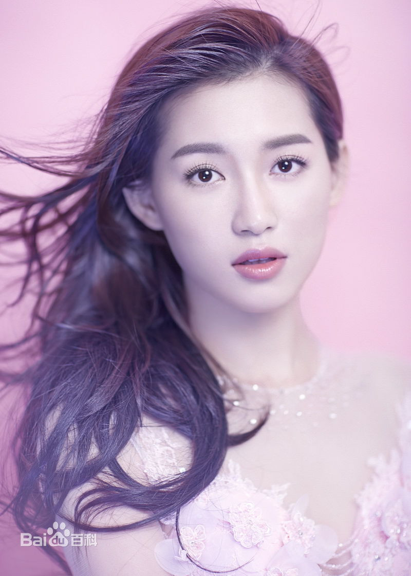 Nhĩ Tình trong "Diên Hi công lược" là vai diễn phản diện đầu tiên của Tô Thanh. Nữ diễn viên sinh năm 1989 bắt đầu sự nghiệp cách đây 10 năm và từng tham gia vào nhiều bộ phim cổ trang Trung Quốc. Ảnh: Baidu.