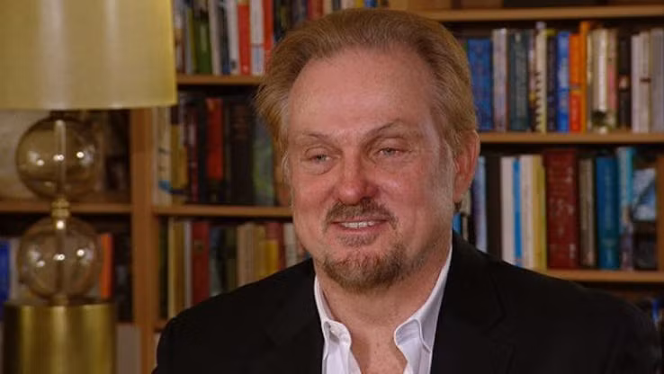 Từng có tin tức rằng Angelina thú nhận đã quan hệ với bạn trai của mẹ cô khi cô 16 tuổi. Câu chuyện này thậm chí đã khiến một nhà văn có ý định viết chuyện về cuộc đời Angelina Jolie. Ảnh: Insideedition.