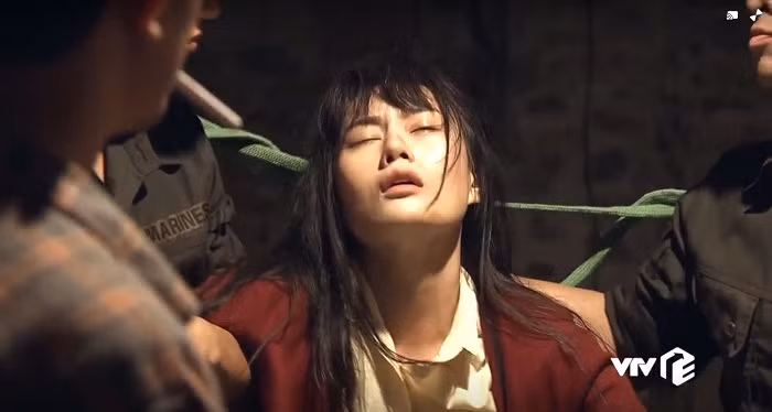 ... đến bị tay chân của ông chủ chứa tra tấn dã man vì bỏ trốn khỏi Thiên Thai.