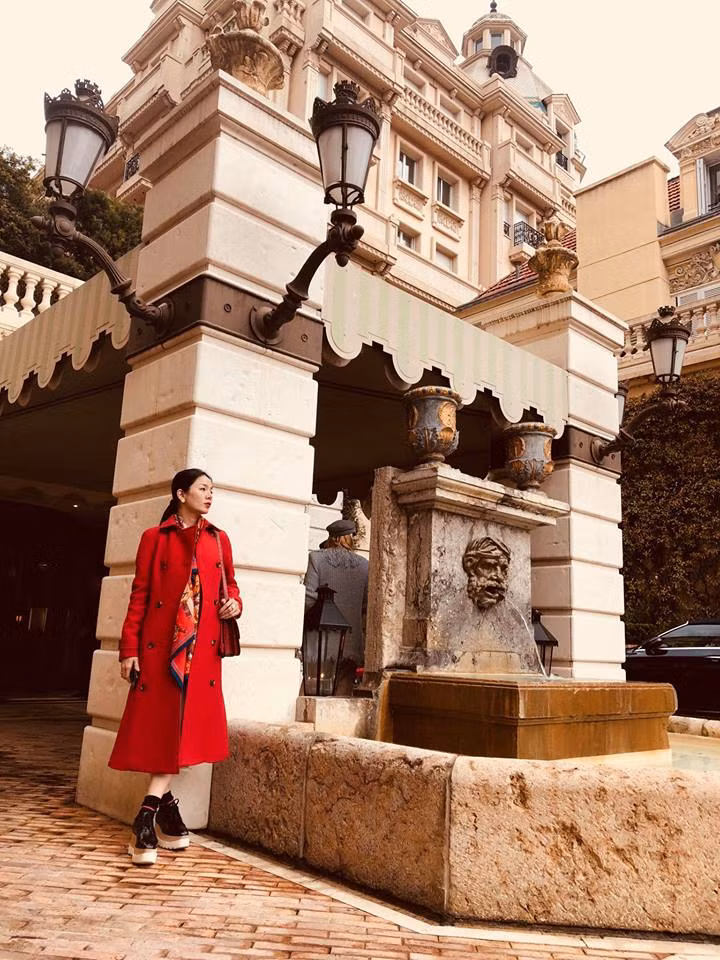 Sao Việt Lệ Quyên khoe hình ảnh ở châu Âu.