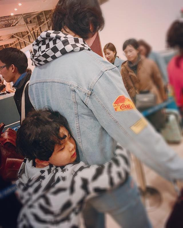 Mới đây, Tim lại khiến các fan phải xôn xao khi đăng status về tình yêu duy nhất của mình - bé Sushi nhưng lại nhanh chóng xóa đi: "Vậy hỏi sao không thương. Tình yêu duy nhất của tui. Quyết định không yêu ai nữa và đặt hết tình cảm vào con là quyết định đúng đắn nhất của ba từ cả năm nay và sẽ mãi về sau. Hôm qua hỏi sau này lớn cưới vợ có nuôi ba không, gật đầu nói sẽ ở bên ba suốt đời. Cám ơn con! Tình yêu không bao giờ phản bội và làm ba buồn".