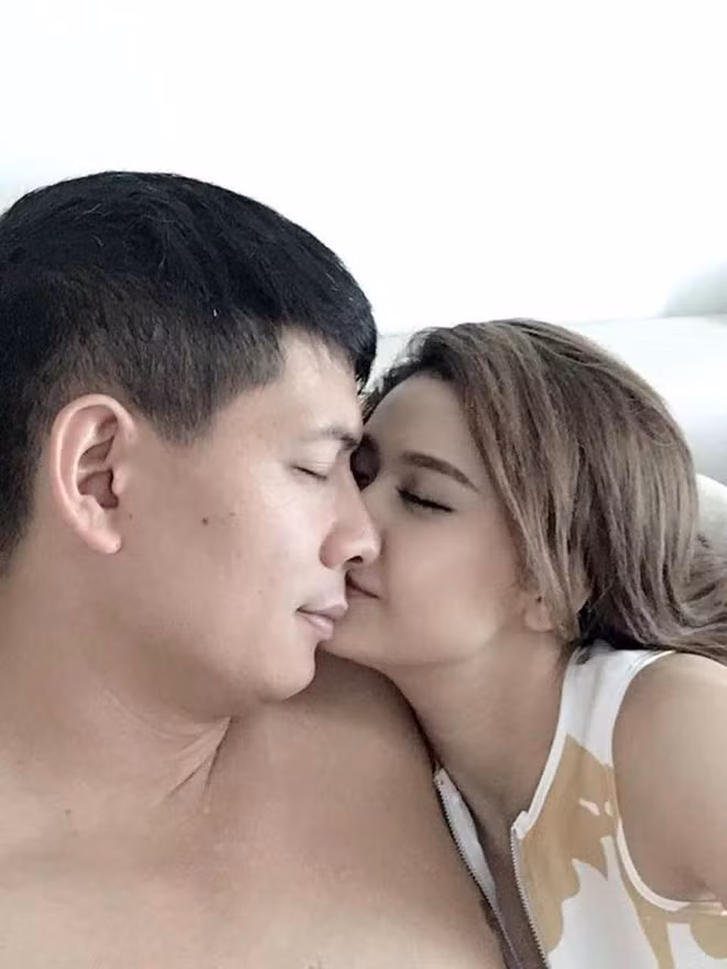 Cả hai khá tình tứ sau khi hợp tác chung trong một dự án phim.