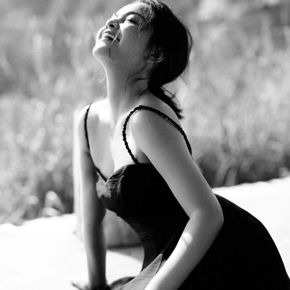 Ở tuổi U40, "gái hai con" Phạm Quỳnh Anh vẫn giữ được thân hình thon gọn, quyến rũ khiến bao cô gái phải ngưỡng mộ.