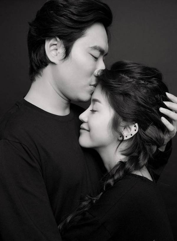 Sự việc những tưởng chỉ còn kiện tụng thì bất ngờ "ván bài lật ngược", An Nguy viết status thừa nhận tình yêu với Kiều Minh Tuấn là sai nhưng Cát Phượng cũng có dàn xếp. Sự việc khiến An Nguy từ một kẻ đáng thương lại nhận được lại đôi chút sự cảm thông, còn Cát Phượng rơi vào tình cảnh ngược lại. Nữ diễn viên hài bị mất một lượng fan không nhỏ sau nghi vấn đứng sau "đạo diễn" scandal của "chồng trẻ".