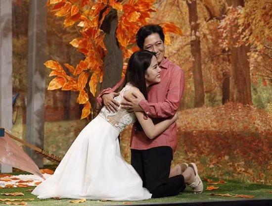 Cũng như An Nguy, Nam Em bị cho là đáng trách nhiều hơn đáng thương. Đáng thương vì quá yêu mà không kìm chế được cảm xúc, đáng trách vì quá bản năng và cố chấp khi nhắc đi nhắc lại ồn ào tình cảm như một "chiêu trò" PR.