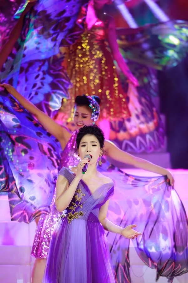 Vài năm trở lại đây, dòng nhạc xưa đang hot trở lại trong làng nhạc. Dòng nhạc phù hợp với nhiều đối tượng khán giả nhờ sự giản dị, gần gũi, dễ nghe, dễ cảm.