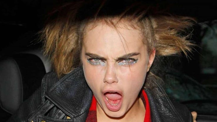 Một sắc thái vô cùng thú vị từ gương mặt được trang điểm đặc biệt của Cara.