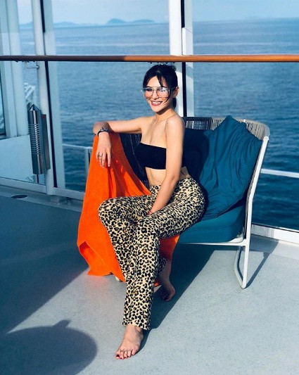 Ngoài ra, cựu hot girl sinh năm 1991 ngày càng khẳng định cô không chỉ gây ấn tượng với khả năng diễn xuất tốt mà còn sở hữu thân hình nóng bỏng và quyến rũ "chết người".