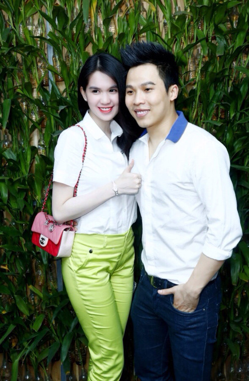 Với con mắt tinh tường của mình, ông trùm gốc Nam Định đã phát hiện ra Ngọc Trinh thời mới "chân ướt chân ráo" lên Sài Gòn làm việc, dìu dắt, hỗ trợ, định hướng đưa cô gái quê trở thành "nữ hoàng nội y" nổi tiếng và giàu có của làng giải trí Việt.