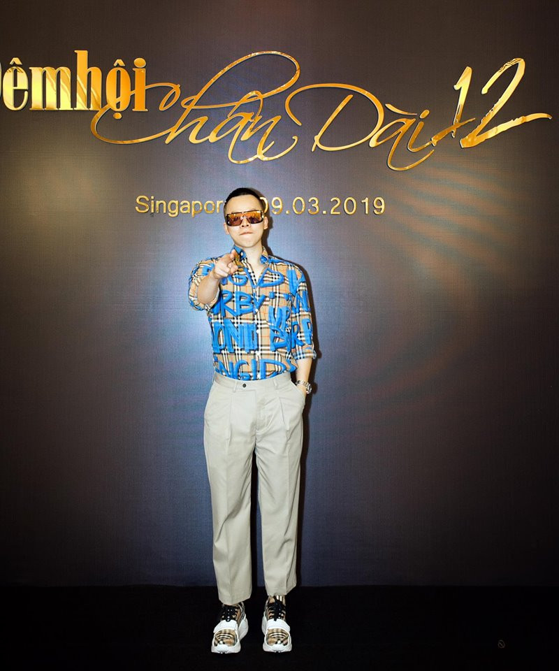 Không chỉ thành công trong sự nghiệp, ông bầu sở hữu trong tay dàn chân dài vô cùng đắt giá này còn có một cuộc sống hào hoa, sang trọng, đúng chất đại gia.