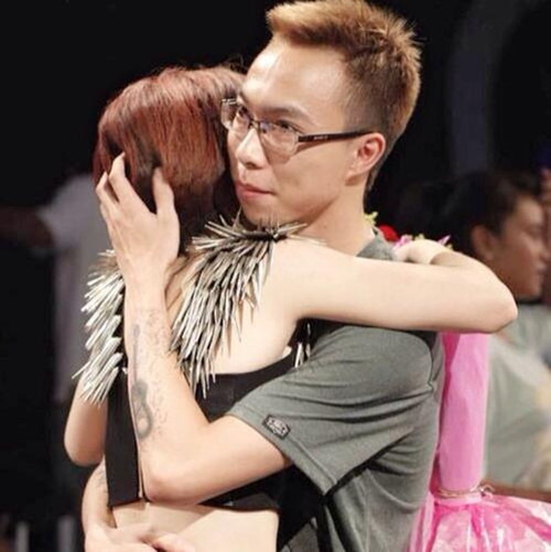 Tùng Acoustic chỉ công khai chuyện cặp đôi đã chia tay được 3 tháng sau khi scandal Hòa Minzy hẹn hò Công Phượng rộ lên vào đầu năm 2014.