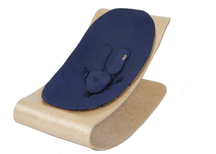 Chiếc ghế nhỏ của cô con gái cũng được làm từ bông và gỗ hữu cơ có giá khoảng 200 USD (khoảng 4.500.000). Ảnh: Internet.