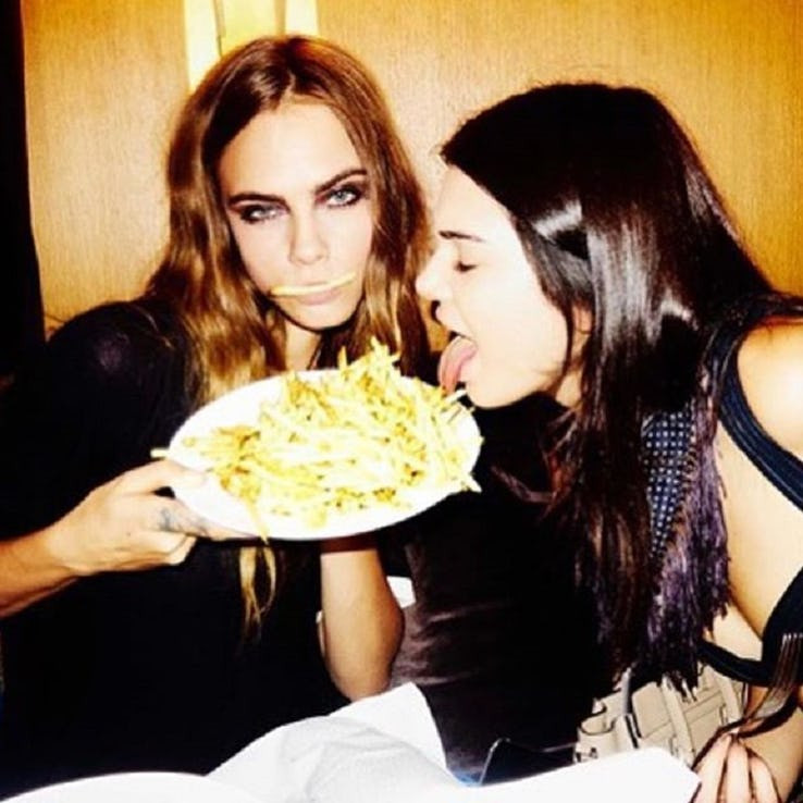 Quậy phá bên bạn bè một cách thoải mái nhất có thể.