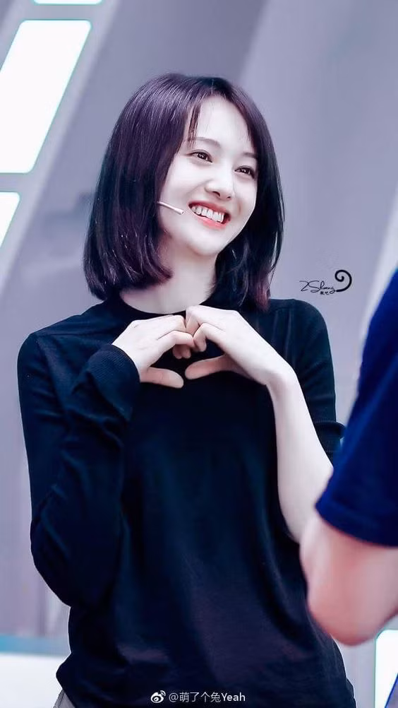 Không lâu trước đó, nữ diễn viên 9X còn trở thành tâm điểm của báo giới và dư luận Trung Quốc khi một người đồng nghiệp tiết lộ việc Trịnh Sảng từng bị một đạo diễn nổi tiếng xâm hại tình dục.