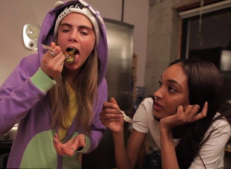 Ai bảo người mẫu là phải ăn kiêng!