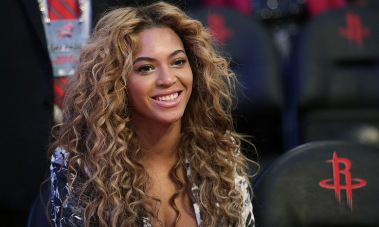 Huyền thoại nhạc pop là một phụ nữ kiên cường. Cô vừa ca hát, vừa kinh doanh và thực hiện tốt vai trò làm mẹ.