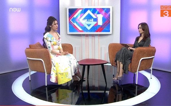 Trở lại sau hơn hai tháng dính nghi vấn bán dâm ngàn đô, Á hậu Thư Dung một mực phủ nhận tin đồn. Mới đây, người đẹp tiếp tục lên truyền hình để trần tình ồn ào bán dâm. Ảnh cắt clip VTC3.