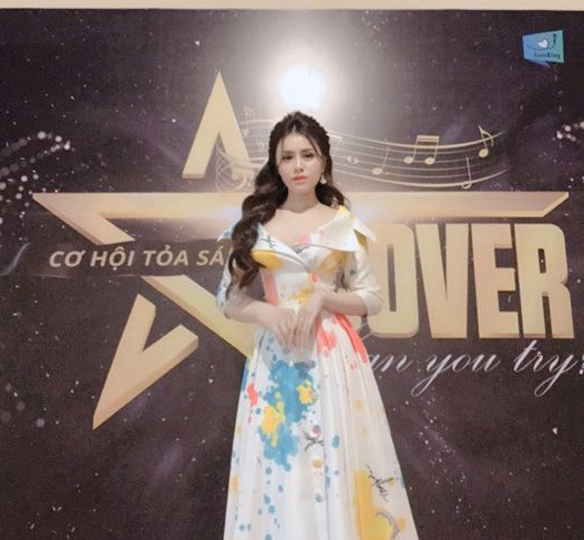 Tuy nhiên, khi được MC hỏi: "Việc điều tra đó đã có kết quả để chứng minh cho sự trong sạch của em chưa?", Thư Dung ấp úng trả lời: "Em thấy nó cũng bình thường, không có gì là nghiêm trọng cả, nên là câu này em chỉ trả lời đến đây thôi". Ảnh: FBNV.