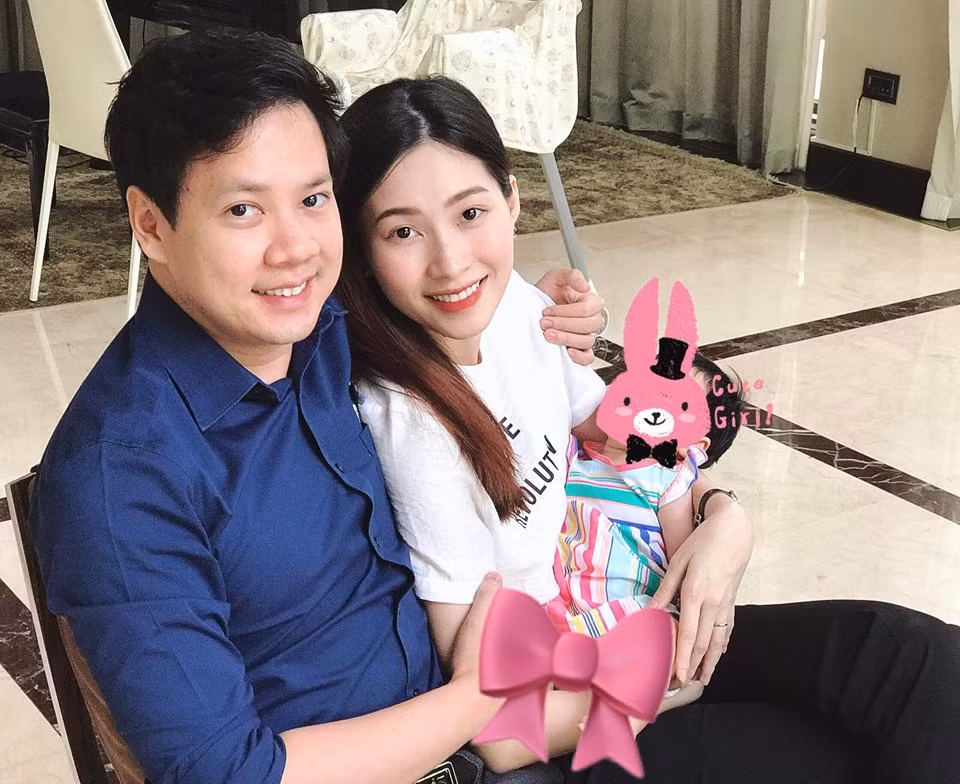 Sau 6 năm đăng quang, Đặng Thu Thảo vẫn duy trì được hình ảnh một hoa hậu có đời tư sạch sẽ và không scandal giữa một showbiz đầy thị phi. Cuộc sống hạnh phúc của cô bên ông xã doanh nhân và cô con gái nhỏ khiến bao người ngưỡng mộ.