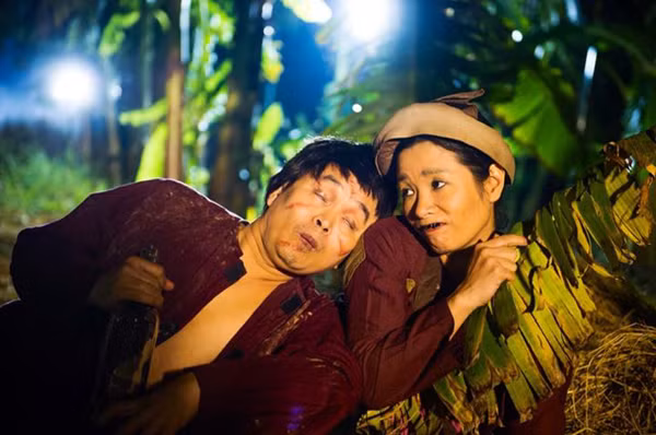 Nghệ sĩ Xuân Hinh - Thanh Thanh Hiền vào vai Chí Phèo - Thị Nở trong sản phẩm hài Tết 2015 “Chuyện tình vườn chuối”.