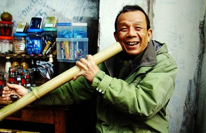 Sau 40 năm cống hiến cho nghệ thuật, nghệ sĩ Văn Hiệp đã mãi mãi ra đi vì căn bệnh ung thư phổi vào tháng 4/2013. Ông hưởng thọ 70 tuổi.