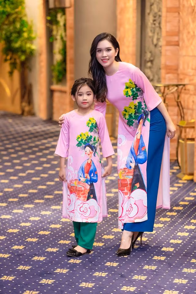 Thuỳ Dương có dung mạo đúng chuẩn "vợ người ta", khi sở hữu gương mặt xinh đẹp, thân hình mảnh mai cùng chiều cao vô cùng ấn tượng. Dù gia đình có điều kiện nhưng bà xã Minh Tiệp lại thích sự đơn giản, không quá cầu toàn.