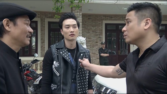 Song song với độ hot của bộ phim "Quỳnh búp bê" vừa bị tạm dừng sau 6 tập phát sóng trên khung giờ vàng của VTV, diễn viên Minh Tiệp cũng thu hút nhiều sự chú ý khi được mệnh danh là "người đàn ông quyền lực nhất" trong phim với vai ông trùm xã hội đen Vũ "sắt". Ảnh: Facebook nhân vật. Song song với độ hot của bộ phim "Quỳnh búp bê" vừa bị tạm dừng sau 6 tập phát sóng trên khung giờ vàng của VTV, diễn viên Minh Tiệp cũng thu hút nhiều sự chú ý khi được mệnh danh là "người đàn ông quyền lực nhất" trong phim với vai ông trùm xã hội đen Vũ "sắt". Ảnh: Facebook nhân vật.