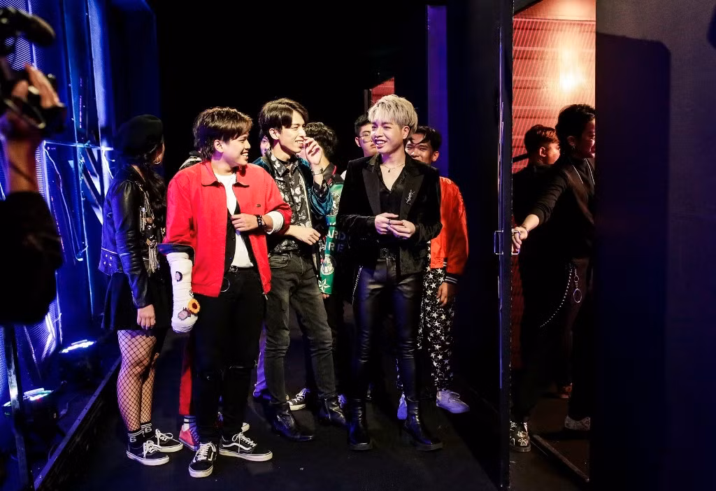 Loai giam khao Huong Tram, The Debut lam chieu tro bi doa tay chay-Hinh-4