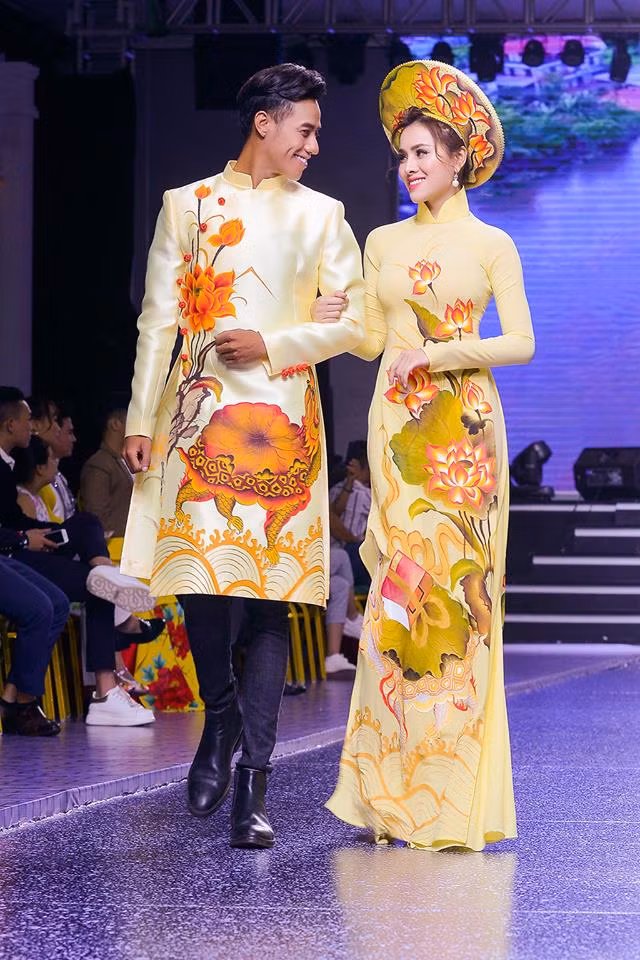 Á hậu Thư Dung duyên dáng trên sàn diễn.