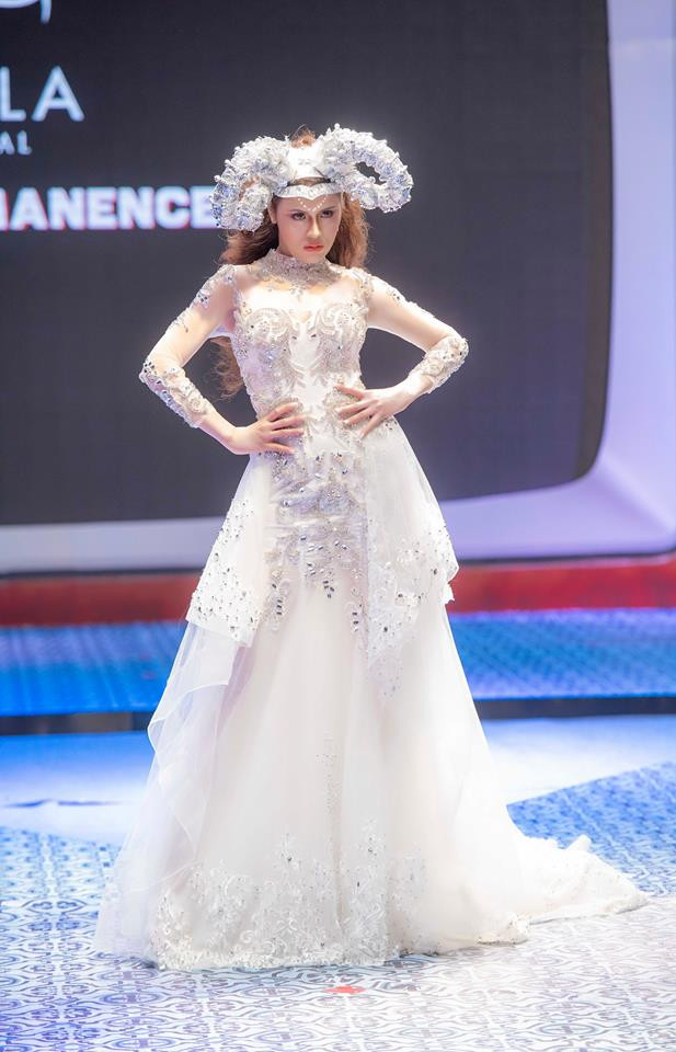 Thư Dung tham gia vào hoạt động nghệ thuật với vai trò là người mẫu và diễn viên từ trước năm 2017.