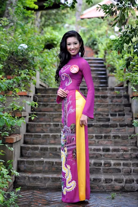 Năm 2010, người đẹp 9X tham dự cuộc thi Hoa hậu Việt Nam 2010 và lọt vào top 20 người đẹp nhất.