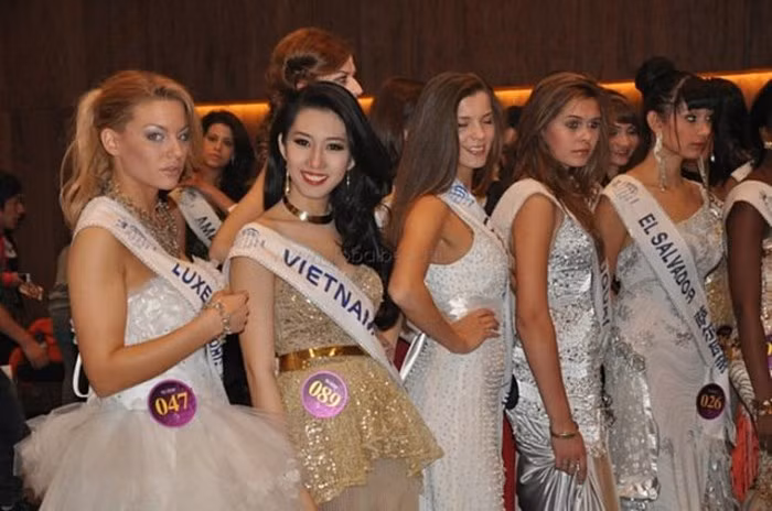 Nữ diễn viên "Gạo nếp gạo tẻ" khi đó là người giành được tấm vé đầu tiên vào thẳng vòng chung kết do dẫn đầu bình chọn qua mạng.