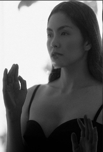 Cô không ngừng tìm tòi, học học và thiết kế thời trang suốt 8 năm qua.