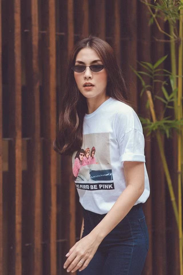 Phong cách thời trang ấn tượng của Hà Tăng cũng là một trong những yếu tố giúp hình ảnh của cô đẹp mãi trong lòng công chúng và tín đồ yêu cái đẹp.