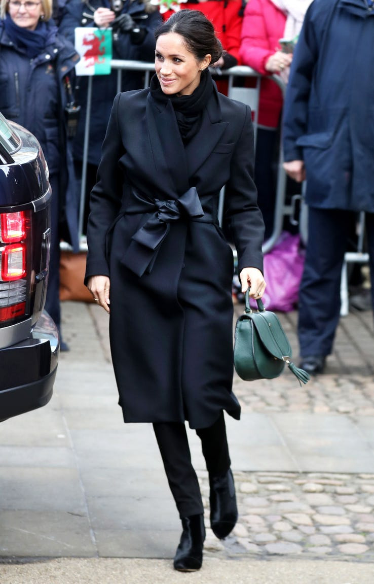 Cũng như công nương Kate, vóc dáng của Meghan Markle phù hợp với mọi loại trang phục, từ đơn giản, khỏe khoắn, đến sang trọn, quý phái.