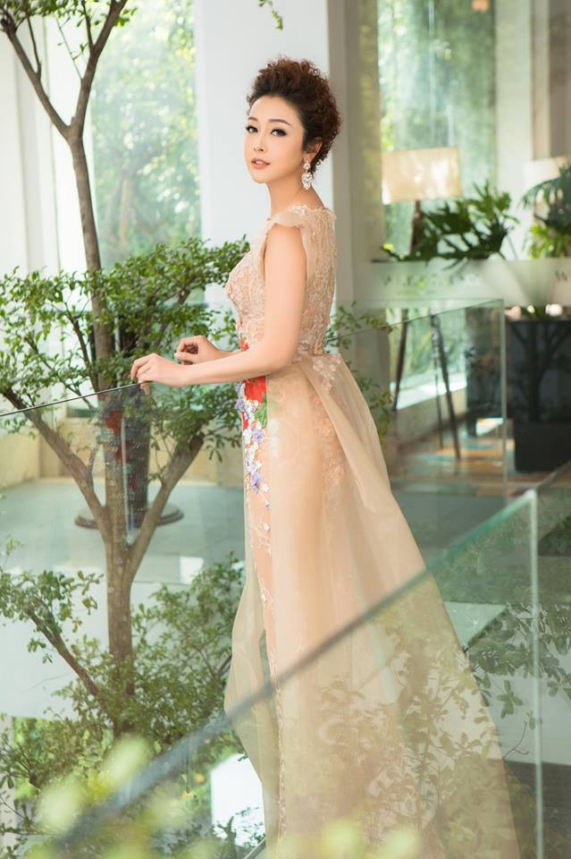 Jennifer Phạm là một trong những sao nữ làm việc không ngừng nghỉ suốt ngần ấy năm dù lấy chồng đại gia và có cuộc sống đầy đủ.